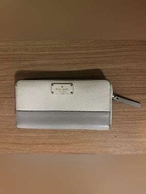 kate spade Two-Tone Zip Wallet Grey and Cream colour block
